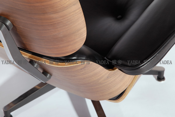 核桃木貼皮的伊姆斯休閑椅（walnut Eames Lounge Chair）