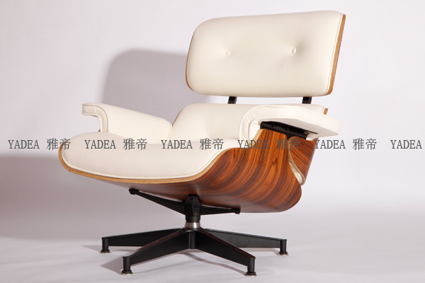 白色伊姆斯休閑椅（Eames Lounge Chair In White Leather）