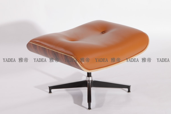 橙色核桃木貼皮的伊姆斯休閑椅（Walnut Eames Lounge Chair In Orange Leather）