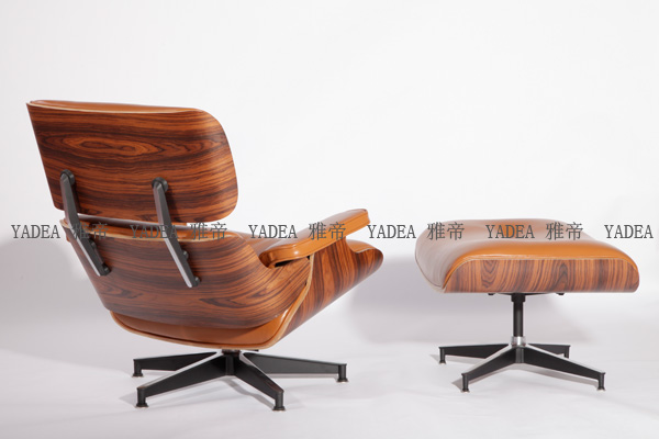 橙色核桃木貼皮的伊姆斯休閑椅(Walnut Eames Lounge Chair In Orange Leather)