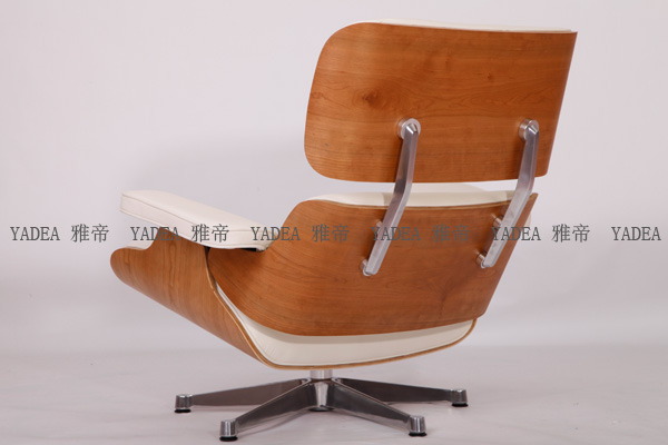 維特拉版本的伊姆斯休閑椅（Eames Lounge Chair — Vitra Version）