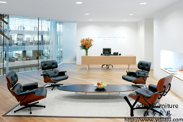 伊姆斯休閑椅（Eames Lounge Chair）