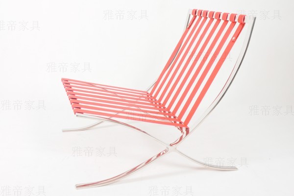 紅色巴塞羅那椅(Barcelona Chair in red leather)