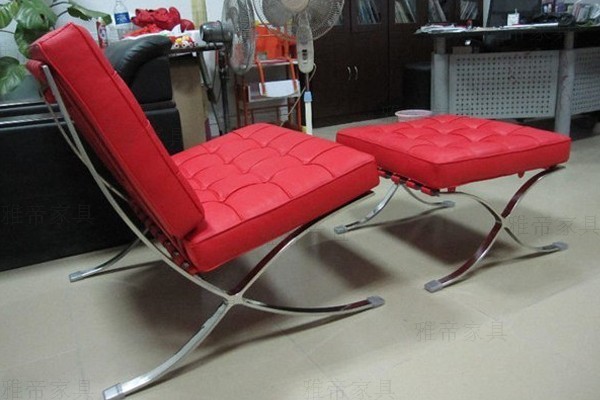 紅色巴塞羅那椅(Barcelona Chair in red leather)