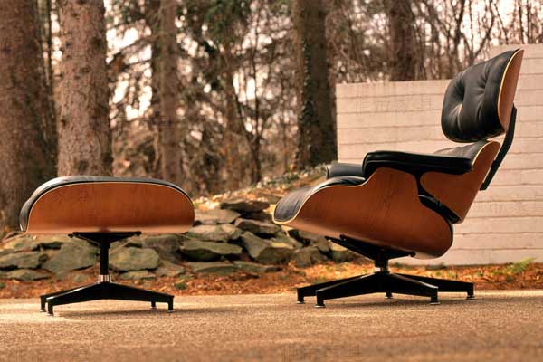 伊姆斯休閑椅（Eames Lounge Chair）