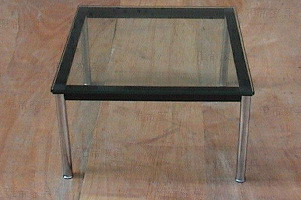 柯布西耶設(shè)計(jì)的咖啡桌(Le Corbusier Coffee Table LC10)