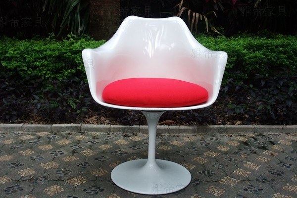 Saarinen Tulip Armchair（郁金香餐椅子）