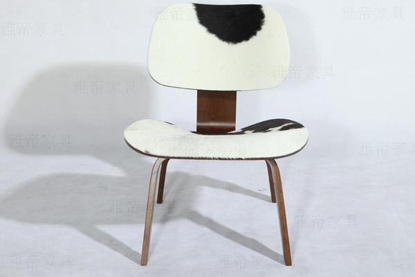 伊姆斯曲木休閑椅子(Eames Molded Plywood Lounge Chair)