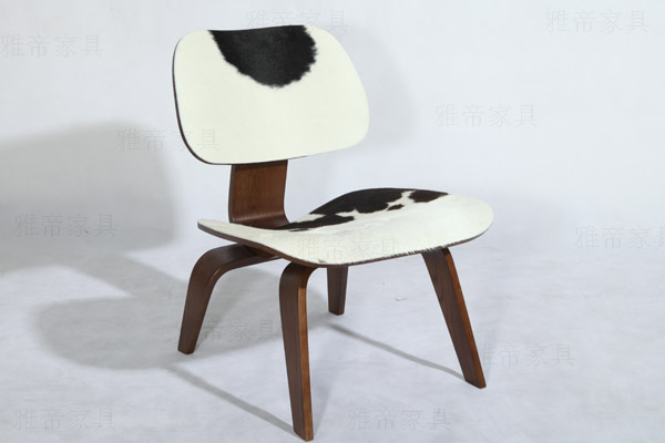 伊姆斯曲木休閑椅子(Eames Molded Plywood Lounge Chair)