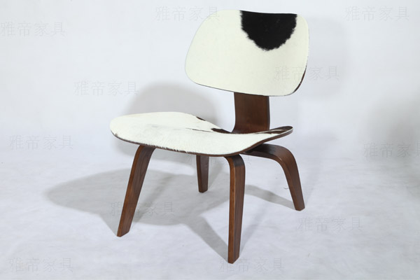 伊姆斯曲木休閑椅子(Eames Molded Plywood Lounge Chair)