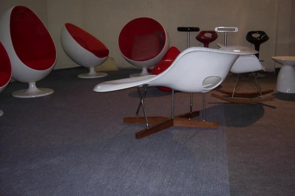 貝殼貴妃椅(Eames La Chaise) 貝殼貴妃椅(Eames La Chaise)