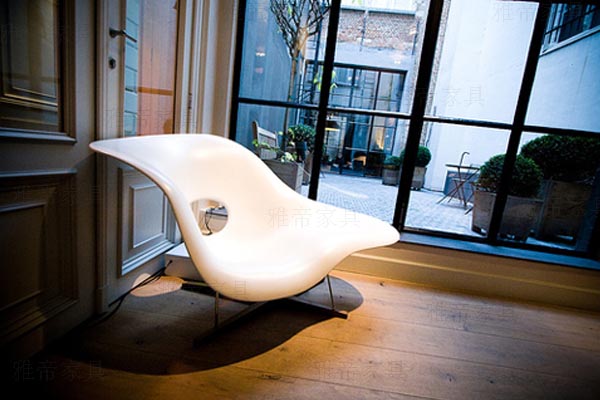 貝殼貴妃椅(Eames La Chaise) 貝殼貴妃椅(Eames La Chaise)