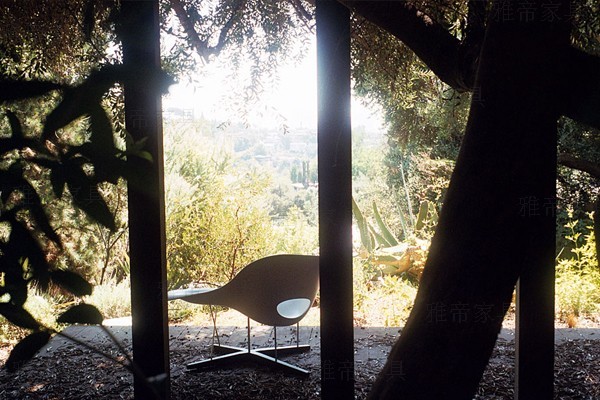 貝殼貴妃椅(Eames La Chaise) 貝殼貴妃椅(Eames La Chaise)