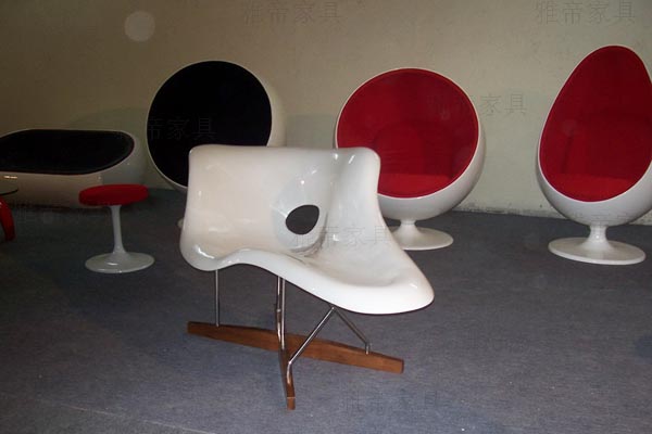 貝殼貴妃椅(Eames La Chaise) 貝殼貴妃椅(Eames La Chaise)