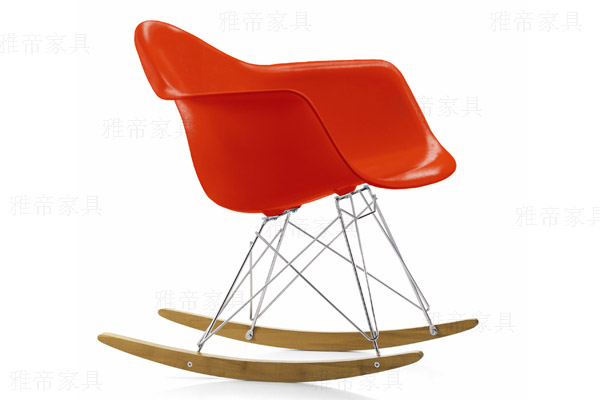 伊姆斯搖椅（Eames rock Chair）