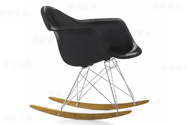 伊姆斯搖椅（Eames rock Chair）