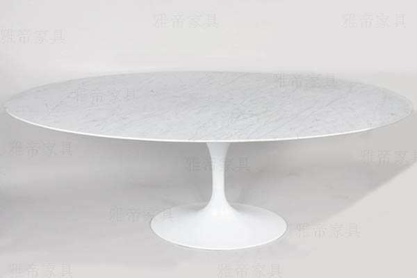 沙里寧郁金香餐桌(Saarinen Tulip Oval Dining Table)