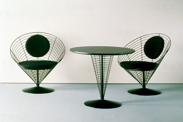 椎形鐵線椅(Wire Cone Chair)