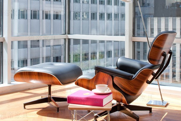 維特拉版本的伊姆斯休閑椅（Eames Lounge Chair — Vitra Version）