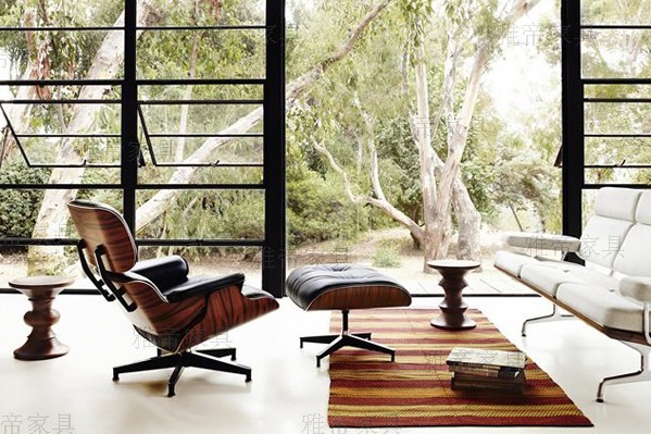 酸枝木貼皮的伊姆斯休閑椅（Palisander Eames Lounge Chair）