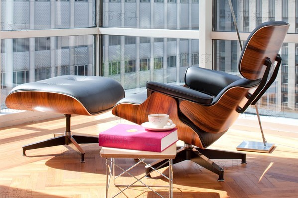 酸枝木貼皮的伊姆斯休閑椅（Palisander Eames Lounge Chair）