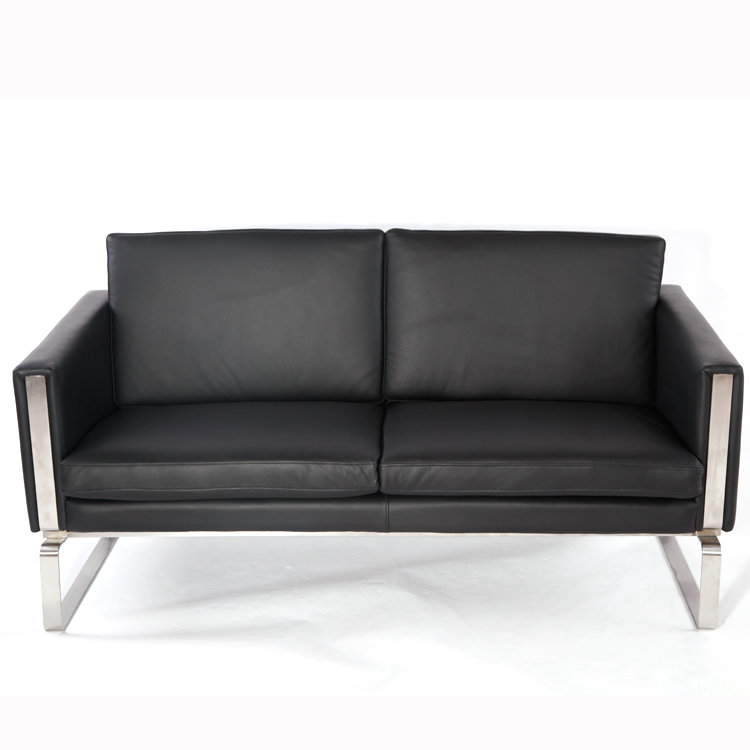 真皮沙發(fā)：Hans Wegner CH102 Sofa